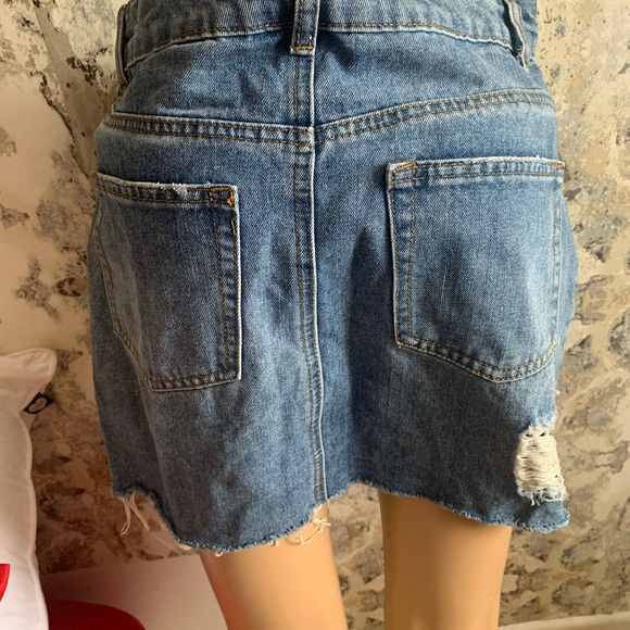 DISTRESSED BEADED DENIM MINI SKIRT - Picture 5 of 6